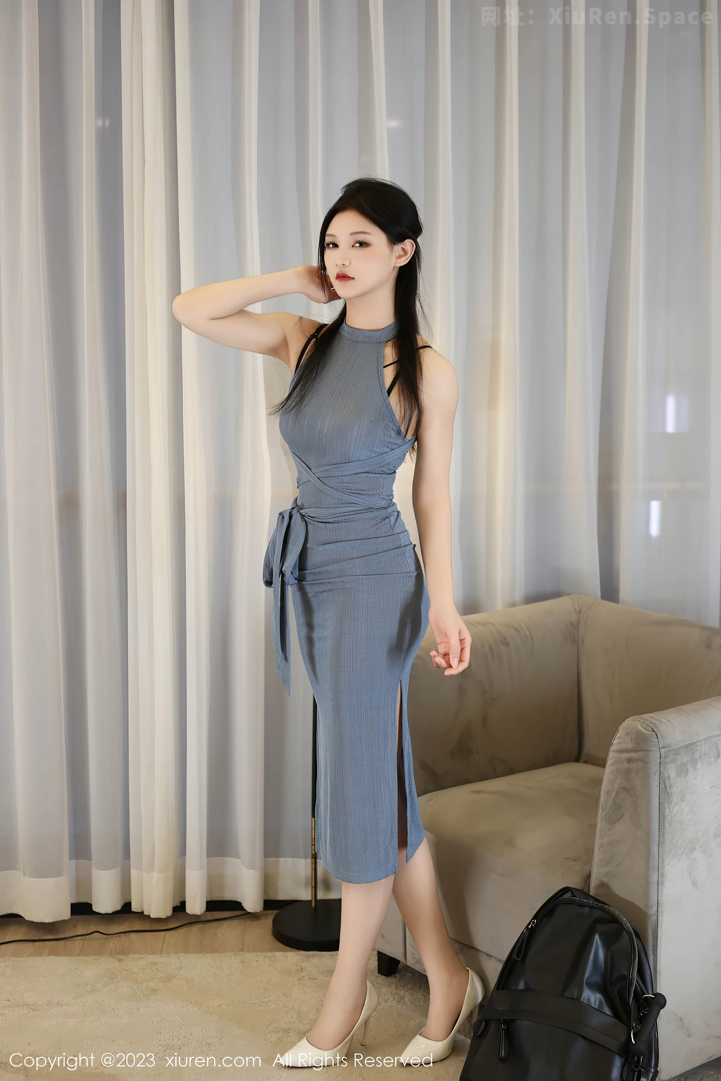 图片[4]-[XiuRen秀人网]VOL.7762 模特大橘BBKira性感灰色连衣裙露黑色内衣秀丰腴美臀诱惑写真67P-秀人网官方网站